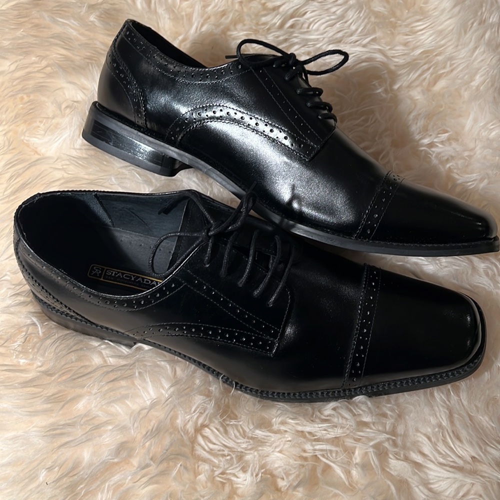 Classy oxfords by Stacy Adams in size 13. Black leather, worn ones. Great shoes!